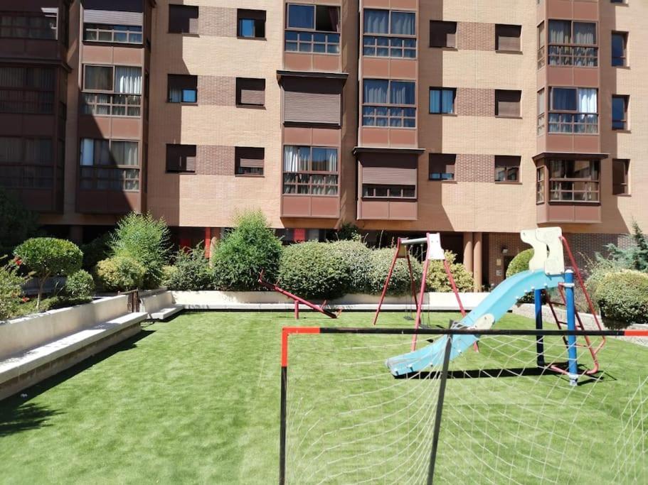 Madrid Wanda Aeropuerto Ifema Plenilunio Dy Apartment Exterior photo